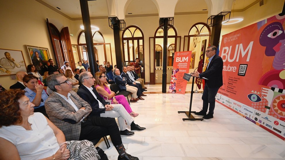 El rector ha presentado la programación de la Bienvenida Universitaria en un acto celebrado en la Convalecencia.