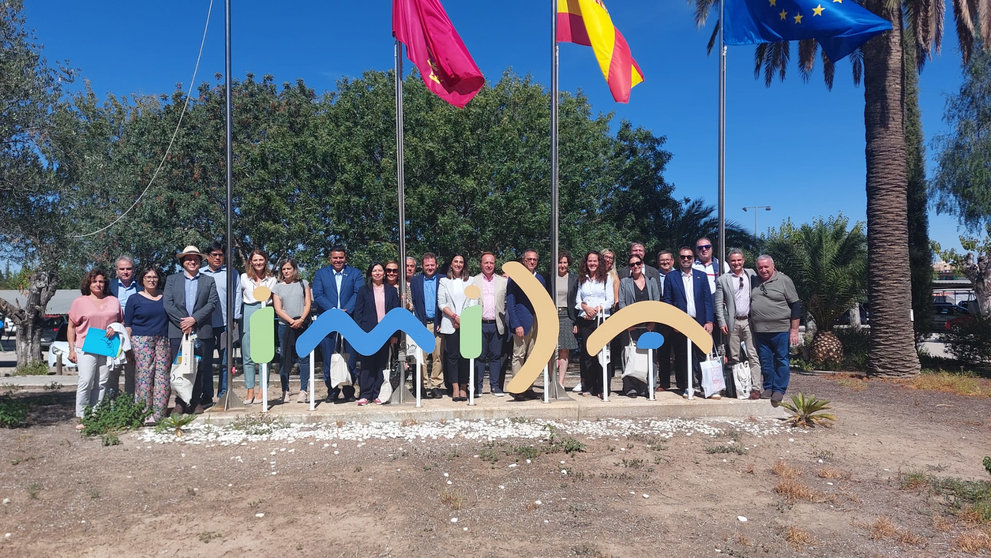 La consejera Sara Rubira, junto a la delegación de Latinoamérica durante su visita al IMIDA.