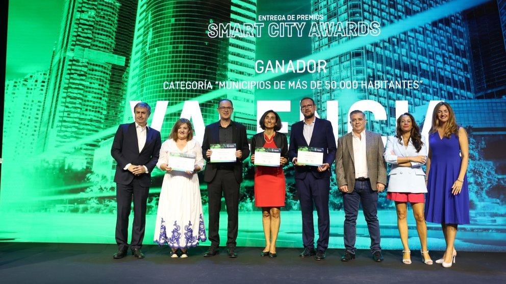 En el centro, el concejal de Desarrollo Urbano y Ciudad Inteligente, José Guillén, en los premios Smart City Awards.