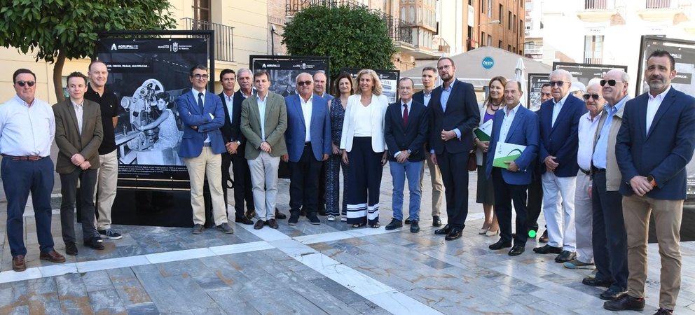 Inauguración de la exposición 'Un siglo alimentando una industria: instantáneas e instantes en el Centenario de la Agrupación de Industrias Alimentarias de Murcia'.