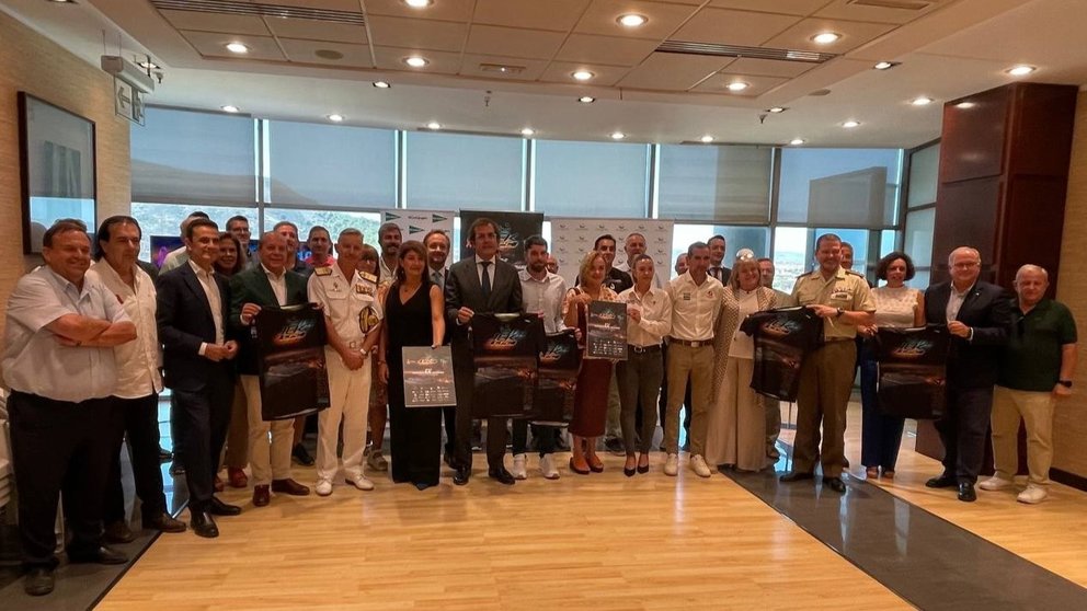 Imagen de grupo durante la presentación de la carrera.