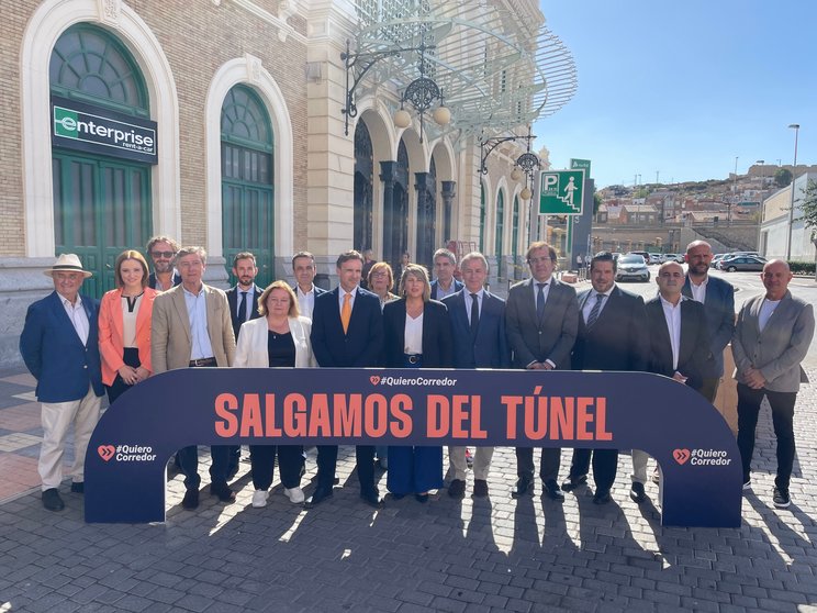 Imagen de grupo en el encuentro promovido por el movimiento #QuieroCorredor.