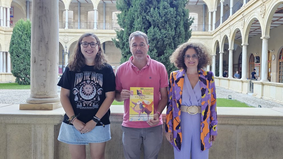 Imagen tras la entrega de los premios a los mejores carteles de la XII Semana de los Adultos Mayores de Murcia.