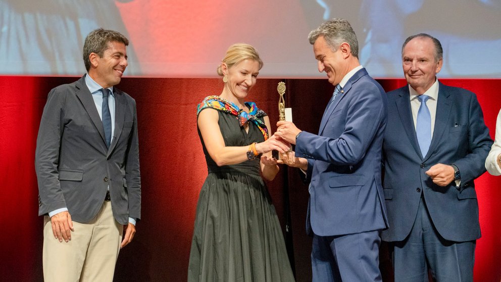 De izquierda a derecha: Carlos Mazón, president de la Generalitat Valenciana; Monika Krzepkowska, ministra consejera de la Embajada de la República de Polonia en Madrid; Alejandro Monzón, presidente de Anecoop; y José Vicente Morata, presidente de Cámara Valencia.