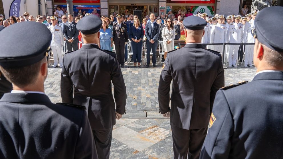 La alcaldesa en el acto conmemorativo de los Ángeles Custodios en el Día de la Policía Nacional.