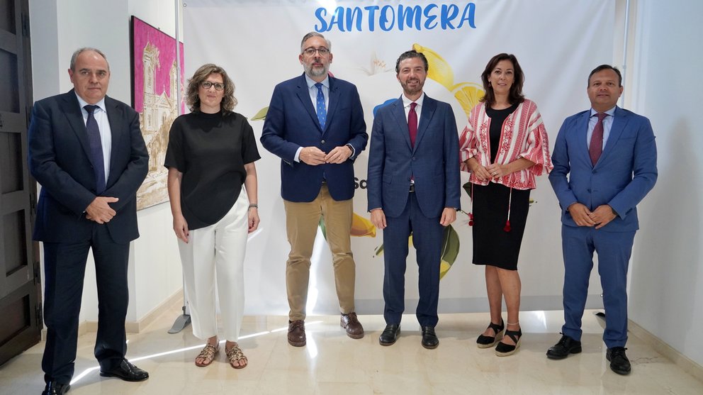 Imagen tras la firma del convenio de colaboración entre el ayuntamiento de Santomera y la Federación Regional de Empresarios del Metal de Murcia (FREMM).