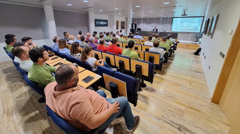 Imagen durante uno de los encuentros de i-DE en la Región.