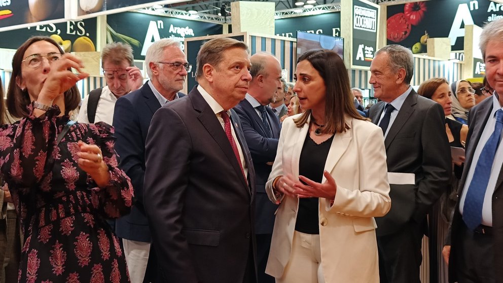 La consejera Sara Rubira y el ministro Luis Planas, durante la inauguración de la feria Fruit Attraction que se celebra en Madrid hasta el 10 de octubre.