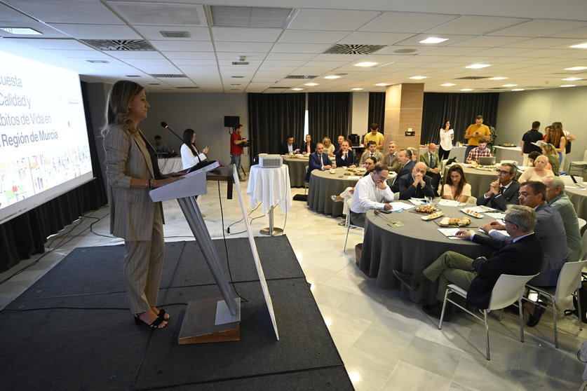 La presentación de los resultados de la encuehta de hábitos de vida ha tenido lugar durante un desayuno informativo.