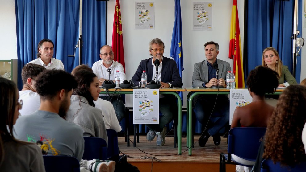 Charla-coloquio sobre finanzas con alumnos de Bachillerato en San Pedro del Pinatar.