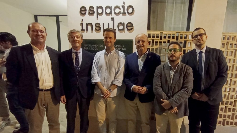 Imagen de familia durante la inauguración de 'Espacio Insulae'.