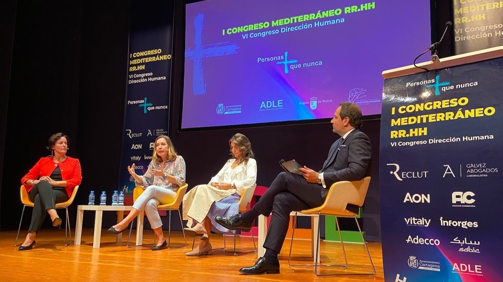 Imagen de una mesa redonda del I Congreso Mediterráneo RRHH y VI Congreso Dirección Humana en El Batel.