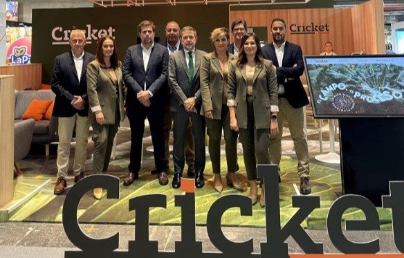 Imagen de grupo en el stand de Cricket en Fruit Attraction.