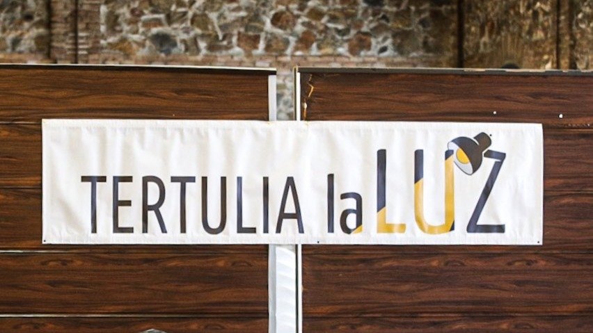 Cartel del foro-tertulia 'La Luz'.