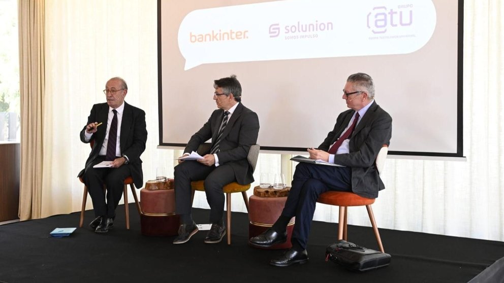 El exsecretario general del PSE-EE, Nicolás Redondo, y el exministro de Justicia, exalcalde de Madrid y actual socio y presidente de Ruiz-Gallardón Abogados, Alberto Ruiz-Gallardón, durante el encuentro de Diálogos para el Desarrollo en Cartagena.