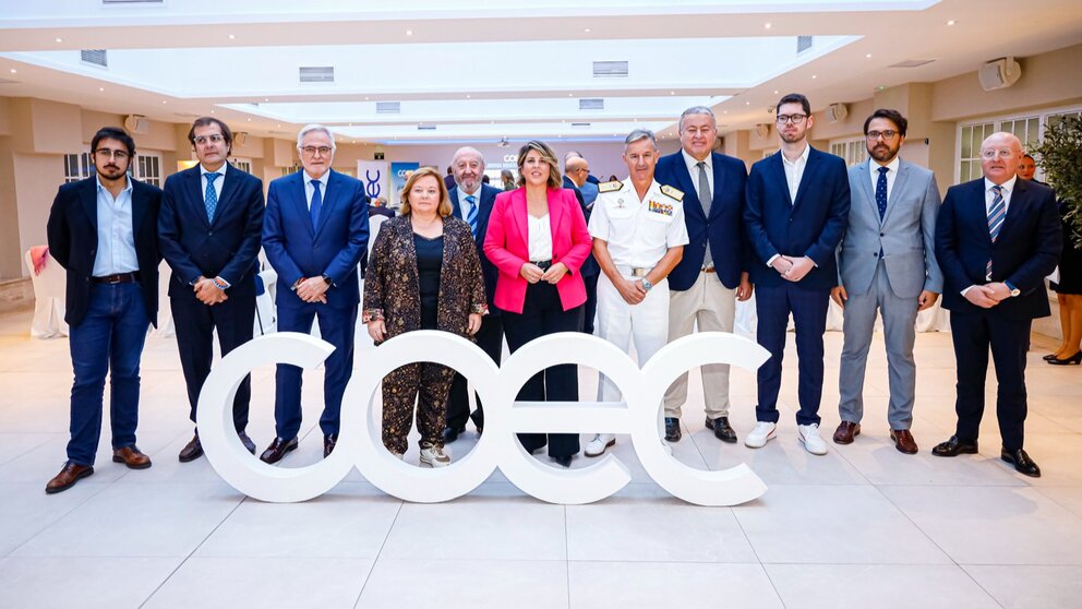 Foto de familia durante la celebración de la jornada ‘Turbulencias Geopolíticas: el desafío empresarial’.