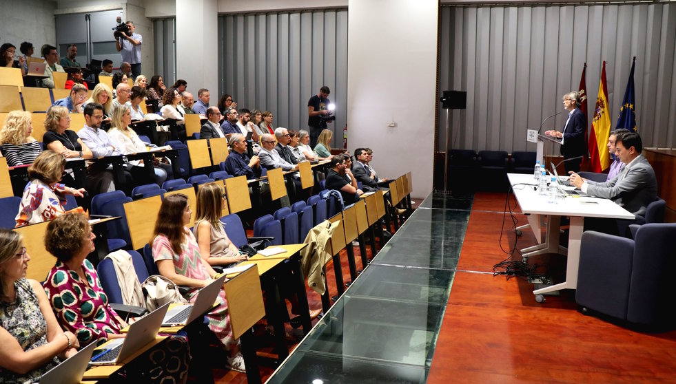 El consejero de Economía y Fondos Europeos, Luis Alberto Marín, inaugura el encuentro de trabajo con los ayuntamientos sobre la gestión de los fondos Next Generation.