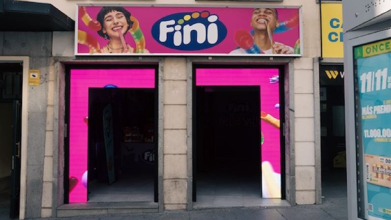 Imagen de la fachada de la tienda pop-up de Fini Golosinas en Madrid.