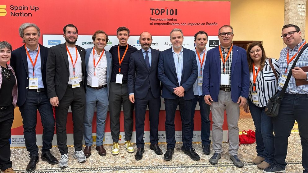 El director del Info, Joaquín Gómez, junto a la delegación regional en los reconocimientos ‘TOP101 Spain Up Nation 2024’.