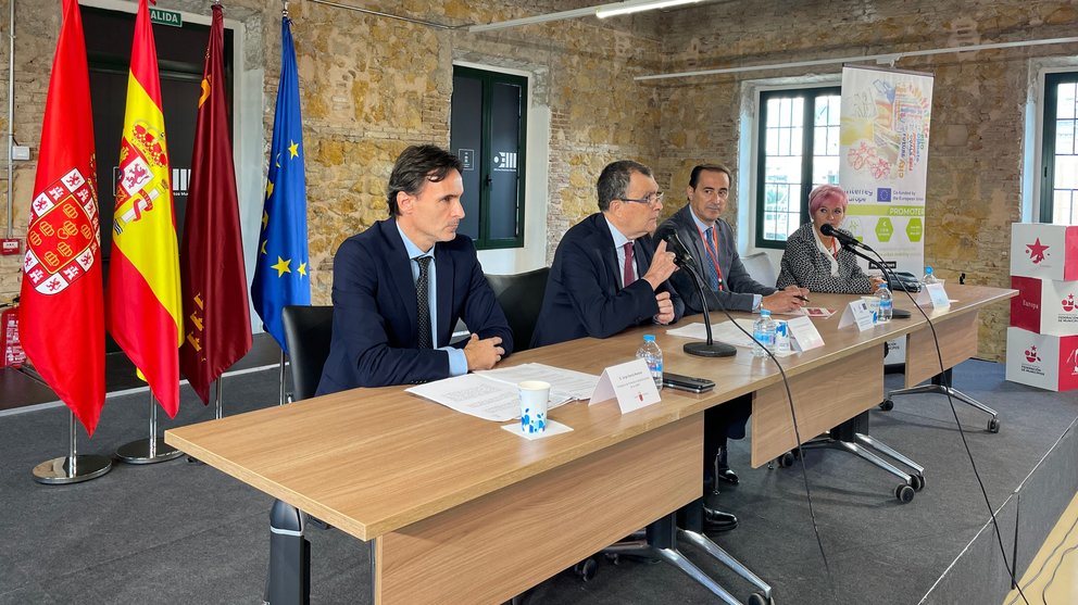 El consejero de Fomento e Infraestructuras, el alcalde de Murcia, el presidente de la Federación de Municipios y la responsable del servicio Europa y Planificación de Livorno-Italia, líder de proyecto Promoter, durante la inauguración de la jornada que reúne a técnicos internacionales en movilidad sostenible.