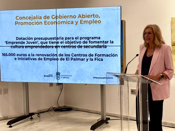 Mercedes Bernabé durante la presentación del presupuesto de su concejalía.