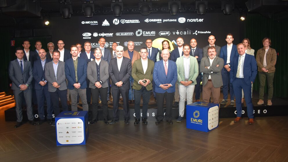 Imagen de familia en la conferencia organizada por la Cátedra Ecosistema Murcia Innova (EMURI) con Marcos de Quinto como protagonista. (Portavoz)