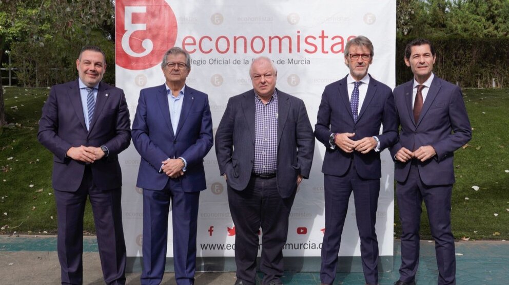 Imagen de familia durante la celebración del Día del Economista en la Región de Murcia. (Fidedigno)