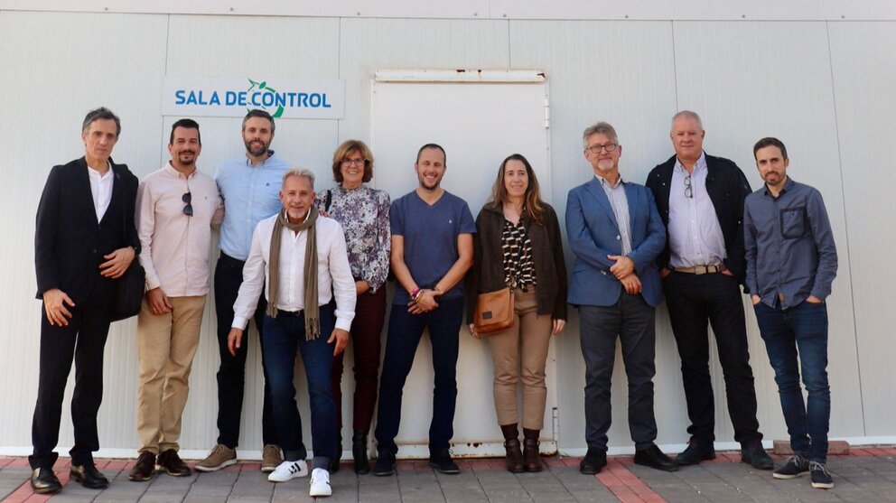 Representantes de la Comisión Europea y de otras entidades participantes en el proyecto Life Superbiodiesel visitan la planta piloto, ubicada en las instalaciones de Organovac en Lorca. (Nebo Comunicación)