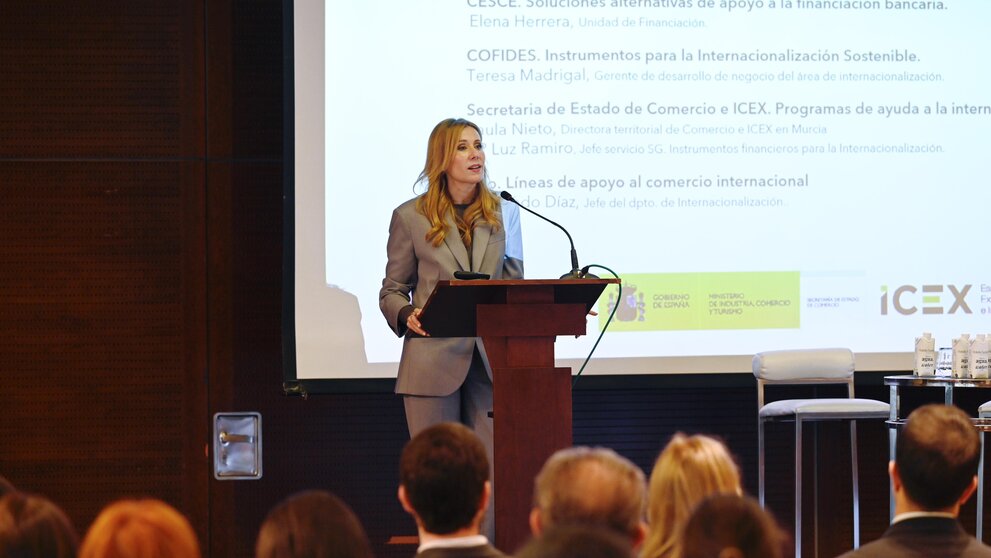 La consejera de Empresa, Marisa López Aragón, en la inauguración de la jornada sobre ‘Financiación de la internacionalización empresarial’. (CARM)