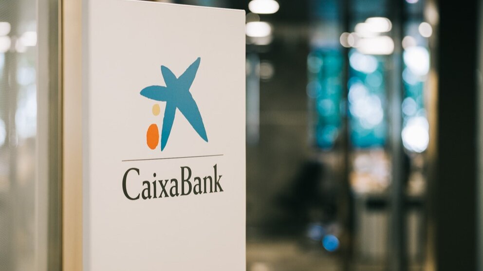 Interior de una oficina de CaixaBank. (CaixaBank)