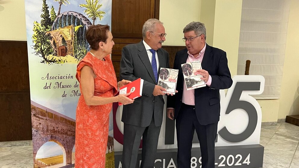 María José Gómez, Juan Antonio Martínez y José Daniel Martín en el acto de presentación. (Cámara de Comercio de Murcia)