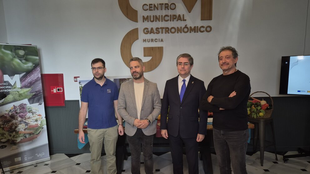 Imagen de familia durante la presentación del plan estratégico ‘Murcia, desde el sabor'. (Ayuntamiento de Murcia)