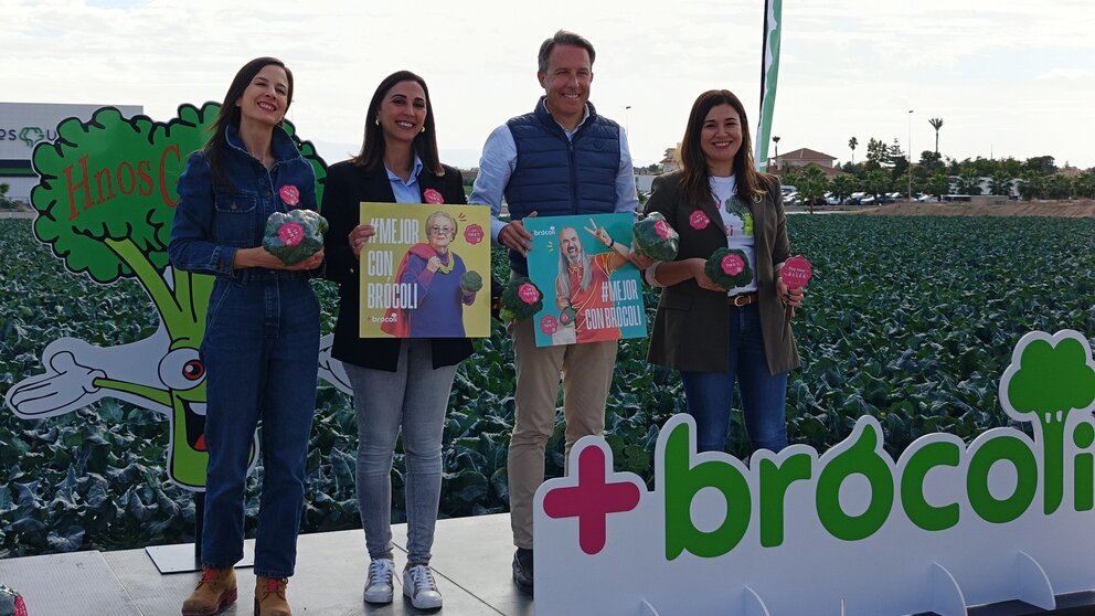 La consejera de Agricultura, Sara Rubira, en el acto del primer corte de brócoli de la asociación +Brócoli. (CARM)