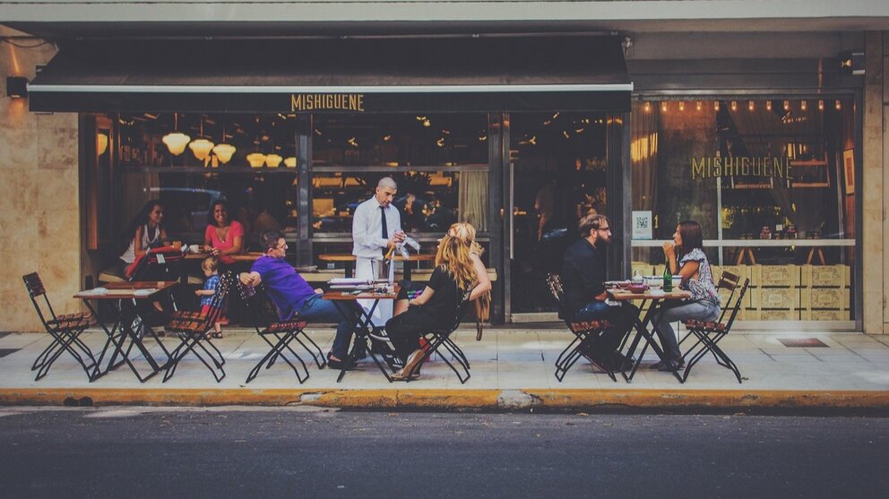 Terraza de un restaurante. (Imagen de Pexels en Pixabay)