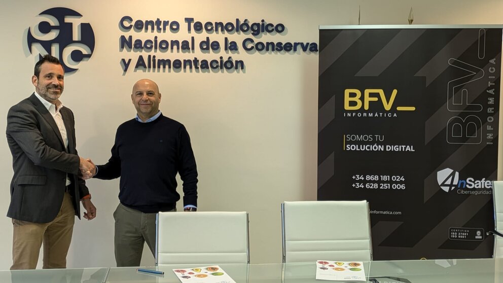 Un momento de la firma del convenio de colaboración entre el Centro Tecnológico Nacional de la Conserva y Alimentación y BFV Informática. (CTNC)