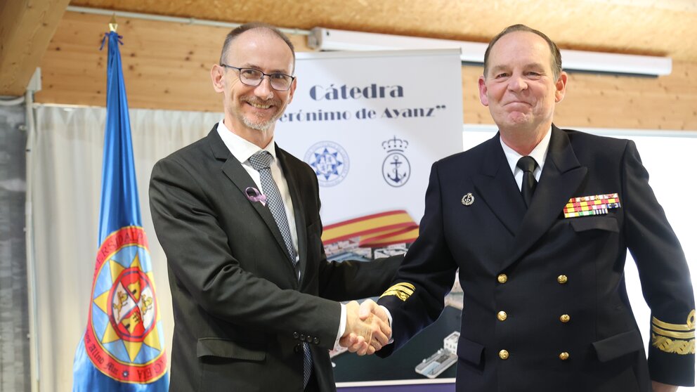 El rector de la UPCT, Mathieu Kessler, y el almirante de Acción Marítima, Victoriano Gilabert. (UPCT)