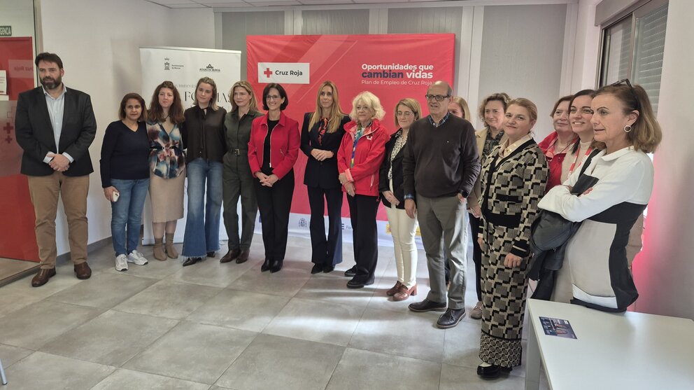 Imagen de familia durante la presentación de los resultados de la primera edición del Programa ‘OLA'. (Ayuntamiento de Murcia)