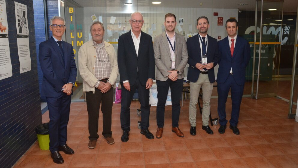 Imagen de familia durante el I Encuentro de Oficinas de Transformación Comunitaria puesto en marcha por las tres OTCs de la Región de Murcia. (Fidedigno)