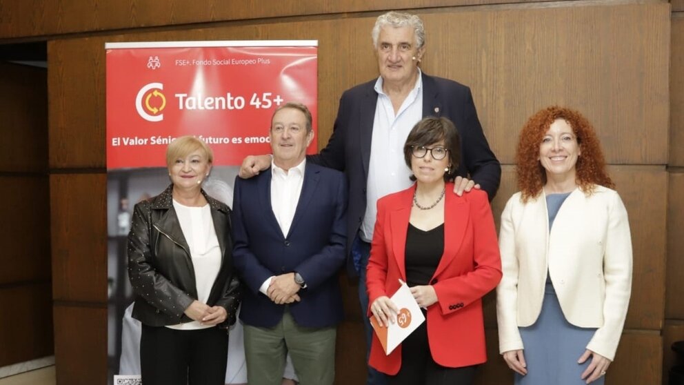 La directora general del SEF, Pilar Valero, durante la presentación de la campaña +45. (CARM)