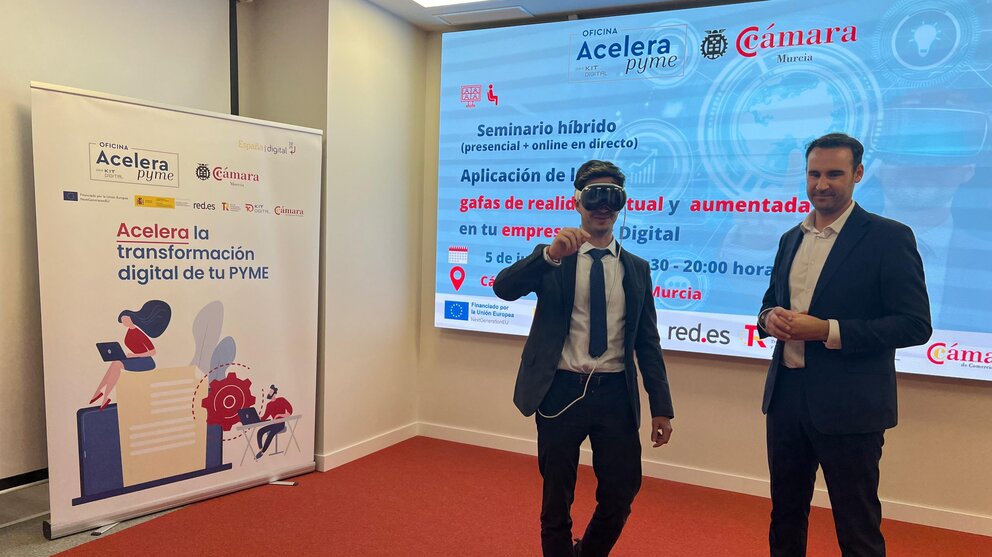 Realidad virtual en la Oficina Acelera Pyme. (Cámara de Comercio de Murcia)