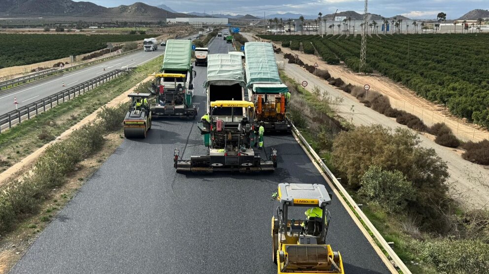 Imágenes de las obras que se realizan en la autovía RM-2. (CARM)