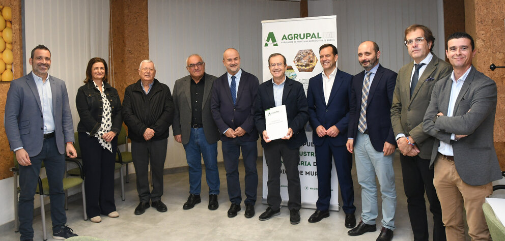 Imagen de familia del jurado de los I Premios de la Industria Alimentaria de la Región, organizados por Agrupal. (Agrupal)