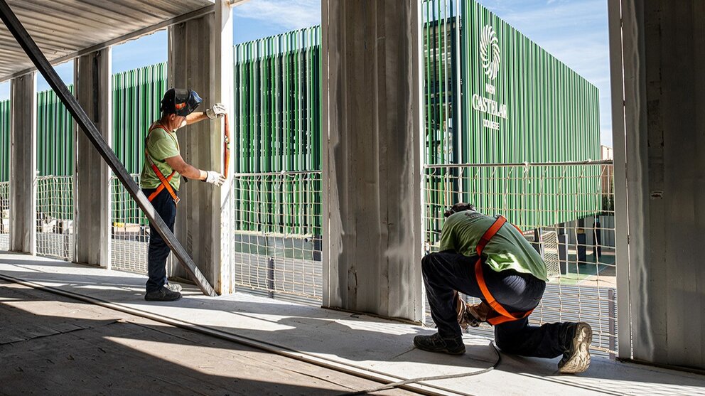 Imagen durante las obras realizadas por Vivo Economía Circular (Grupo Caliche) en el colegio New Castelar College. (Portavoz)