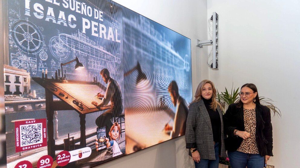 La directora general de Competitividad y Calidad Turísticas, Eva Reverte, y la concejala de Turismo de Cartagena, Beatriz Sánchez, durante la presentación de las gincanas. (CARM)