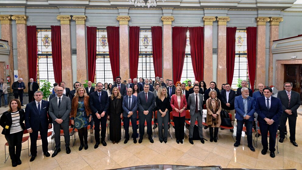 Imagen de familia durante la presentación. (Ayuntamiento de Murcia)