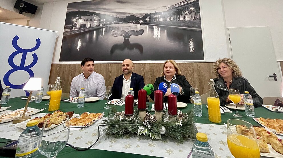 Un momento del desayuno informativo de la presidenta de COEC.