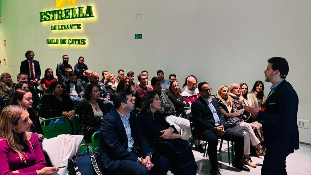 Un momento del encuentro Alumni Talks de ENAE en la Sala de Catas de Estrella de Levante. (ENAE Business School)