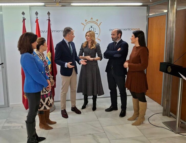 Reunión de la consejera de Empresa con parte de la corporación municipal de Lorca.