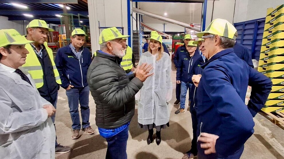 Visita de la consejera de Empresa, Marisa López Aragón, a la cooperativa agraria Gregal. (CARM)