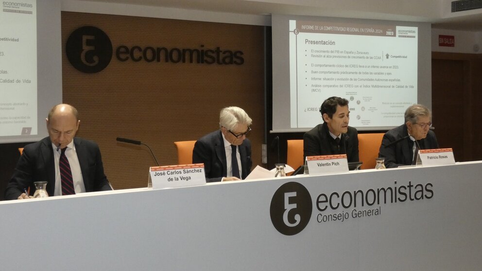 Presentación del Informe de la Competitividad Regional en España, realizado por un equipo de investigadores de la Universidad de Murcia y editado por el Consejo General de Economistas de España. (Colegio de Economistas de la Región de Murcia/Twitter)